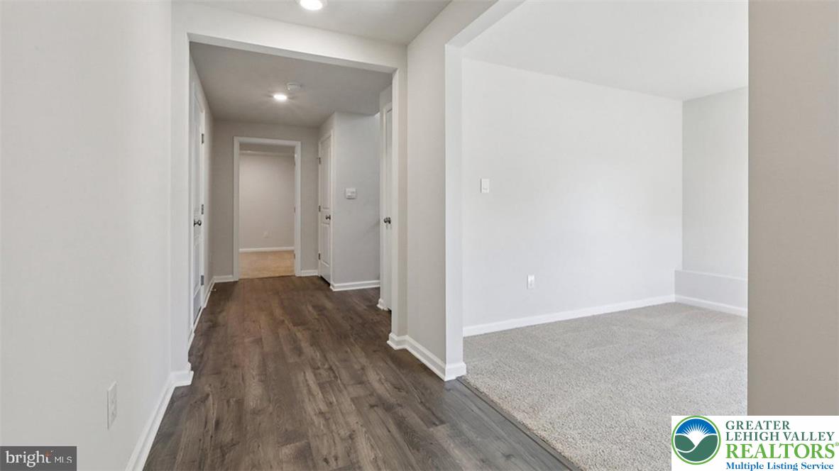 126 Winding Road Property Photo 2