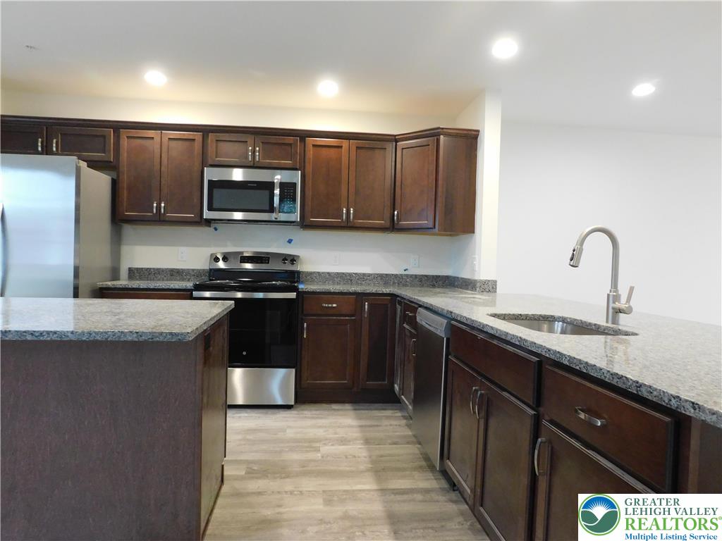 1549 Burkhardt Street C Property Photo 4