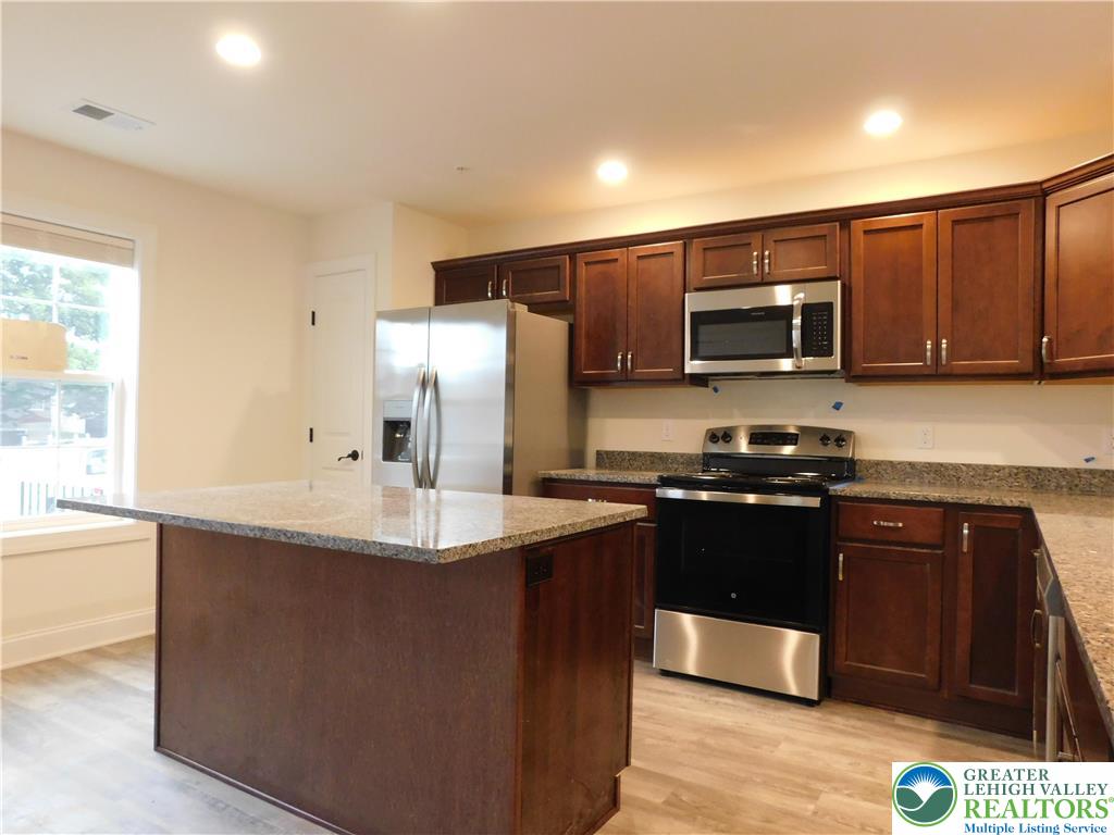 1549 Burkhardt Street C Property Photo 5
