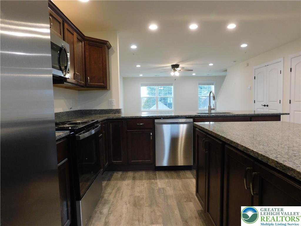 1549 Burkhardt Street C Property Photo 8