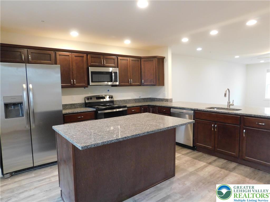 1549 Burkhardt Street C Property Photo 10