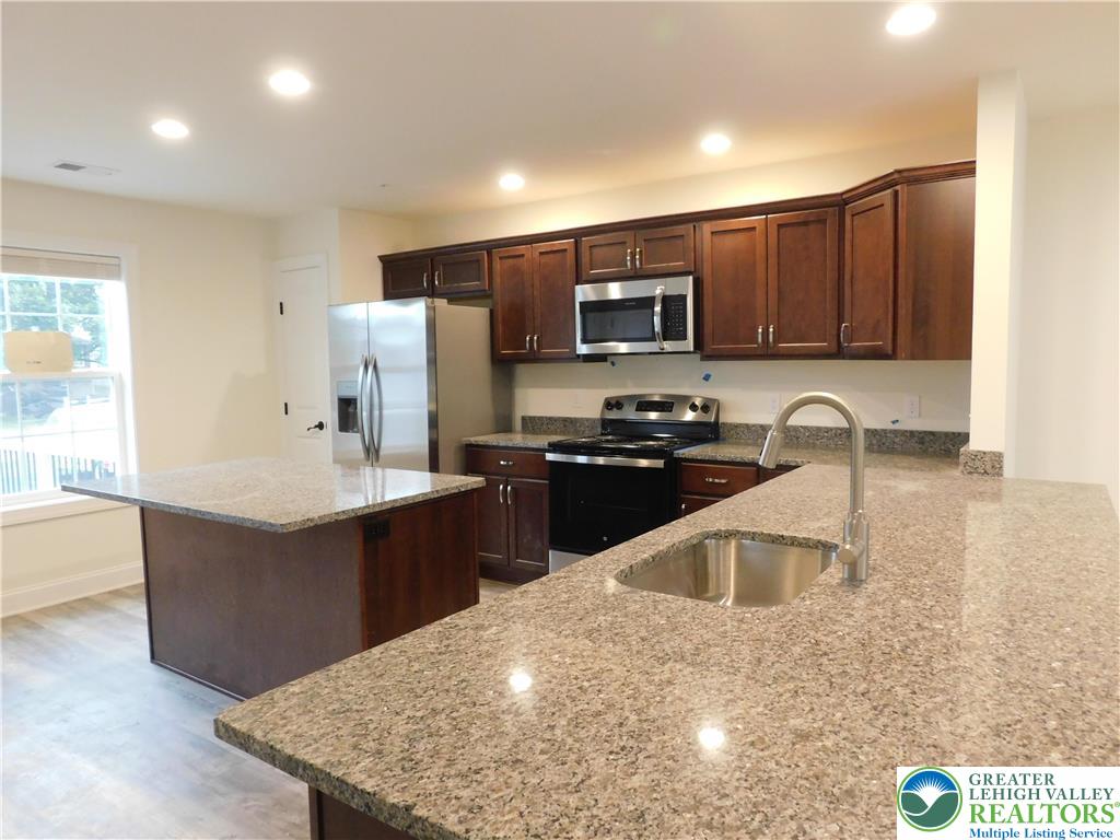 1549 Burkhardt Street C Property Photo 11
