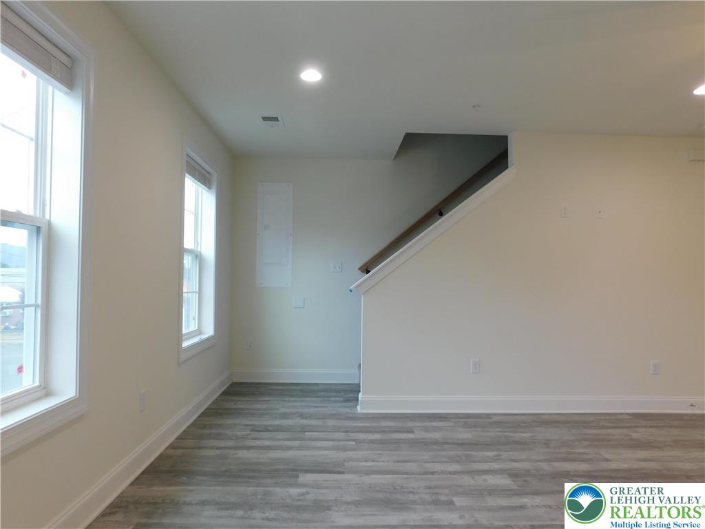 1549 Burkhardt Street C Property Photo 16