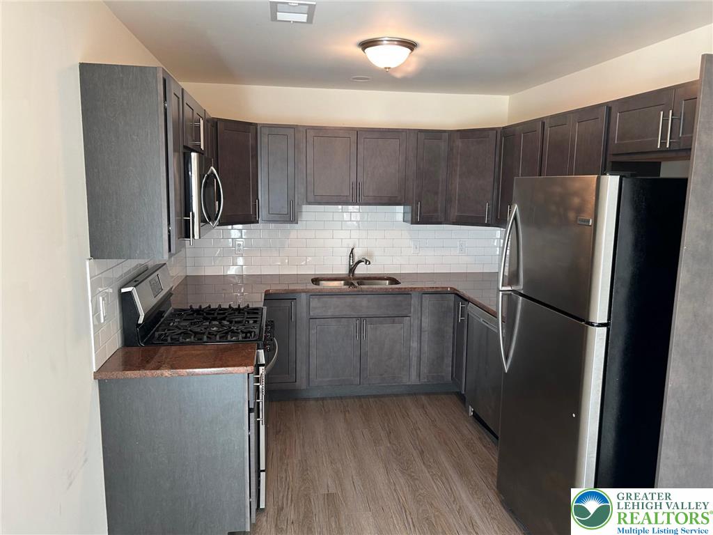 512 Penn Street 2 Property Photo 3