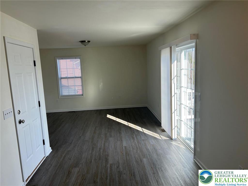 512 Penn Street 2 Property Photo 5