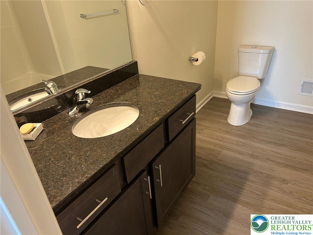 512 Penn Street 2 Property Photo 15