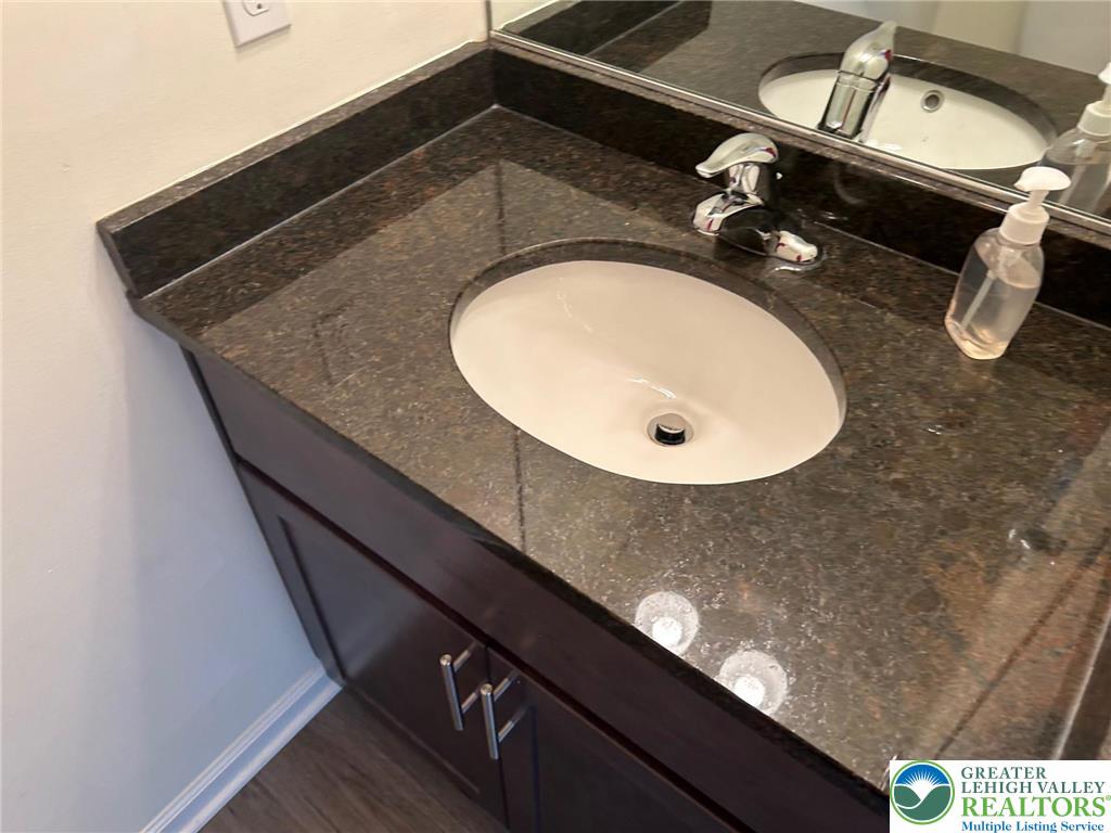 512 Penn Street 2 Property Photo 17