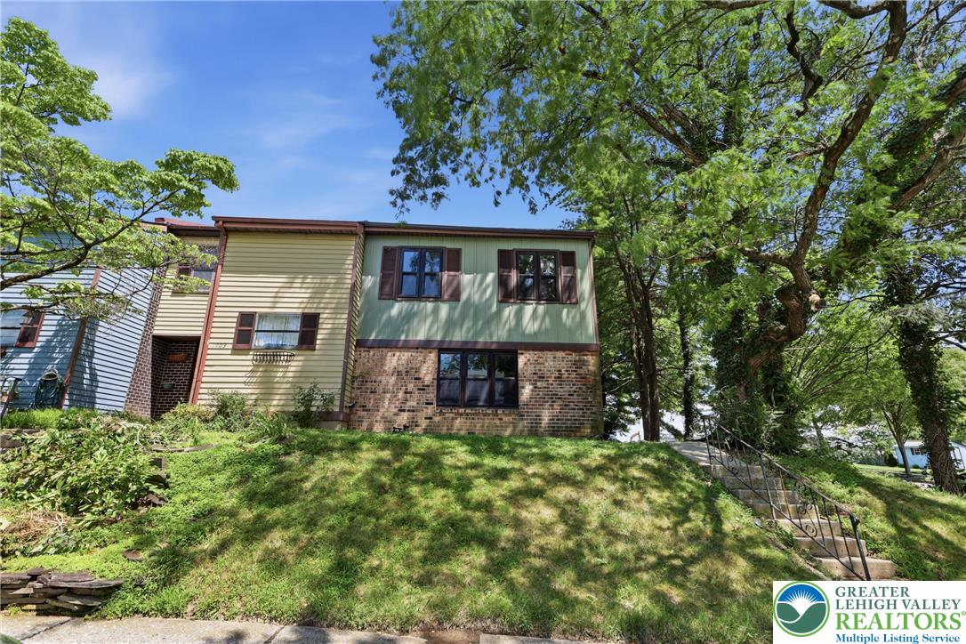 1701 Saratoga Court Property Photo 4