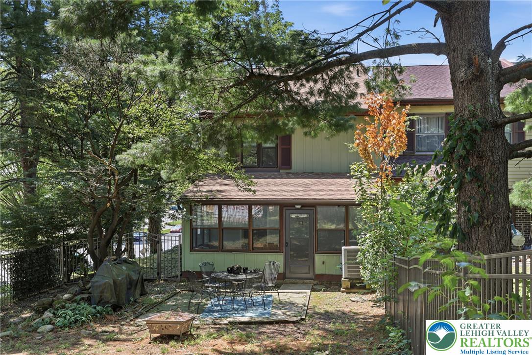 1701 Saratoga Court Property Photo 6