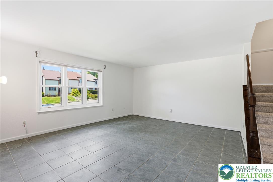 1701 Saratoga Court Property Photo 8