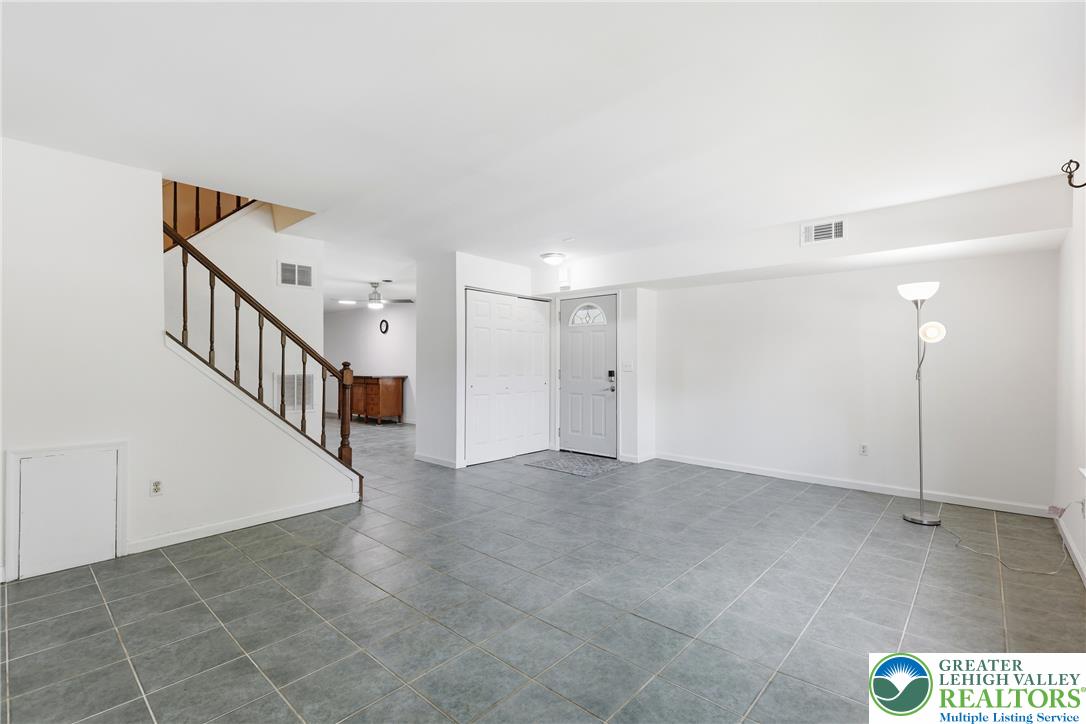 1701 Saratoga Court Property Photo 9