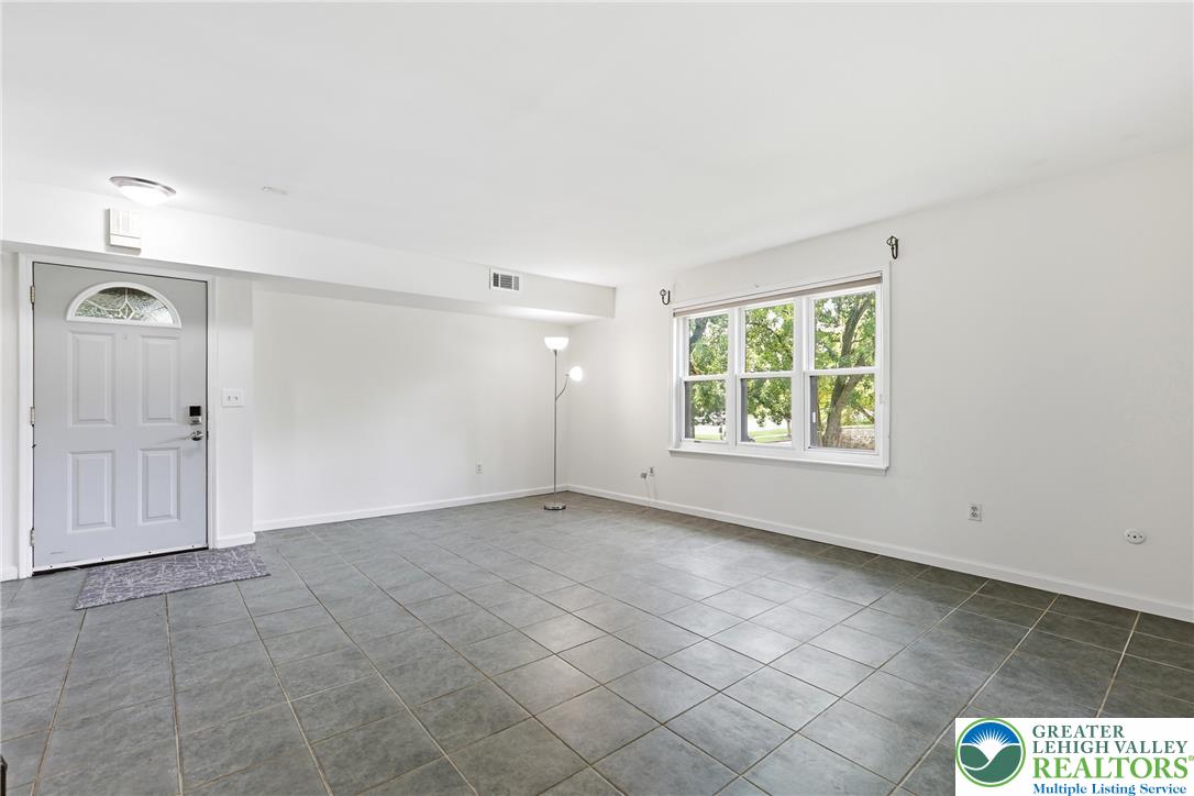1701 Saratoga Court Property Photo 10