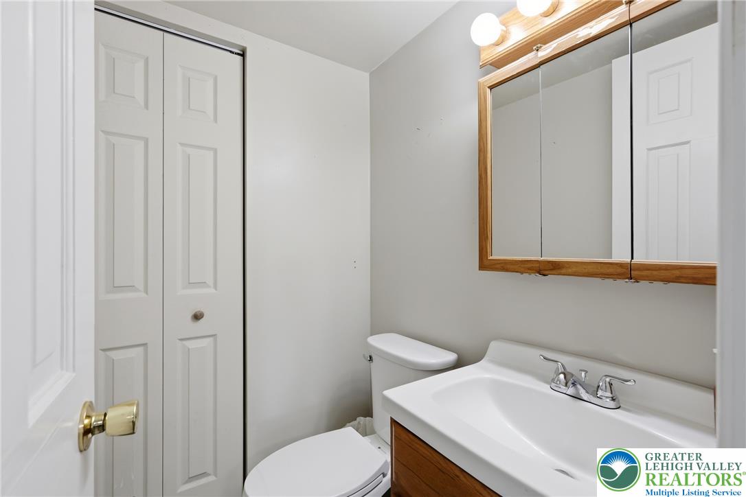 1701 Saratoga Court Property Photo 19