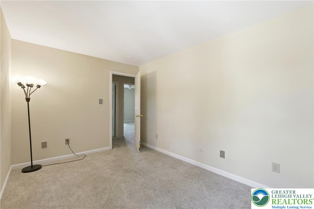 1701 Saratoga Court Property Photo 25