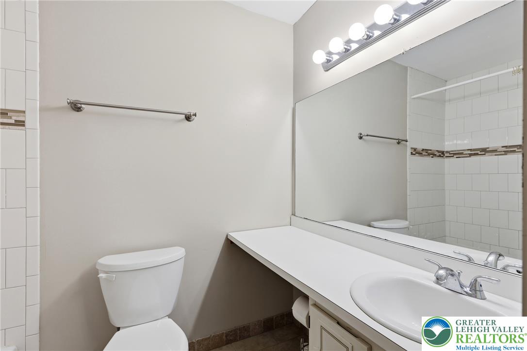 1701 Saratoga Court Property Photo 26
