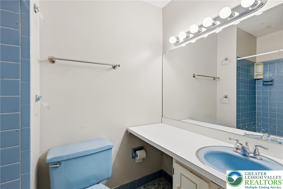 1701 Saratoga Court Property Photo 28