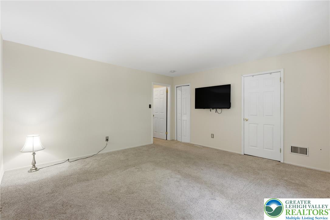1701 Saratoga Court Property Photo 30