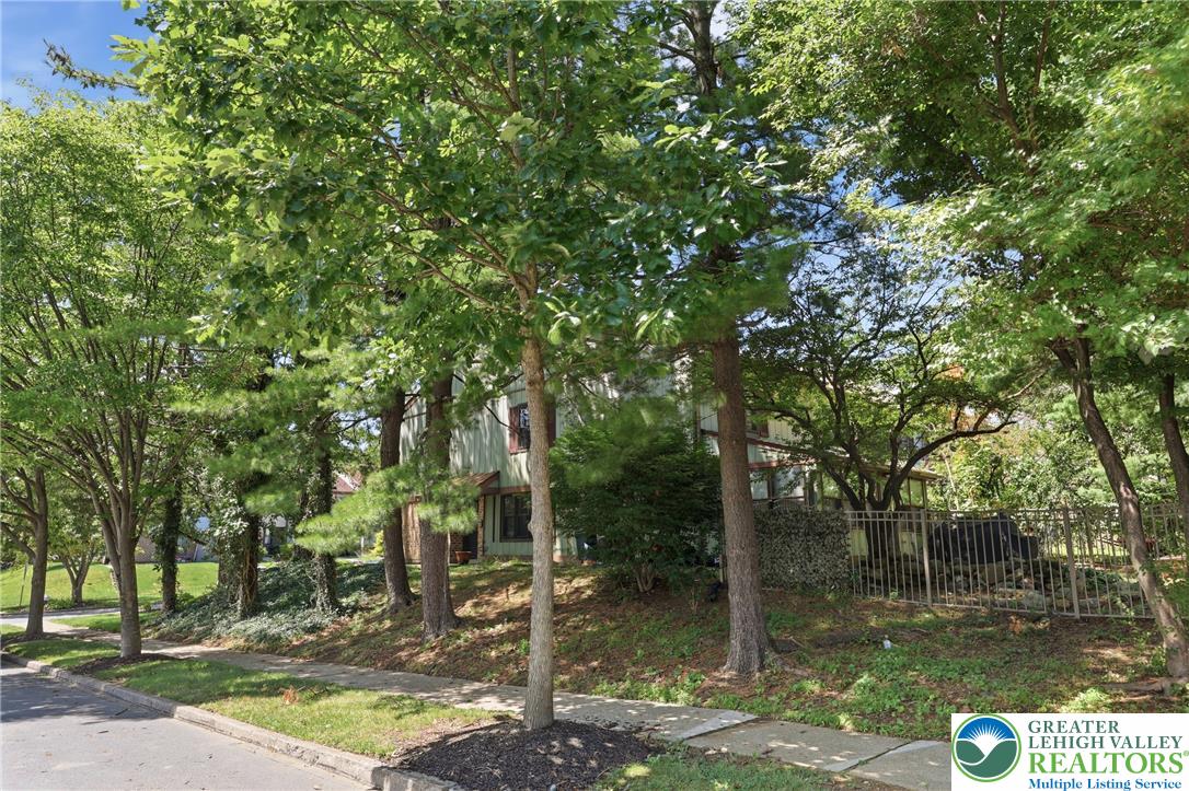 1701 Saratoga Court Property Photo 34