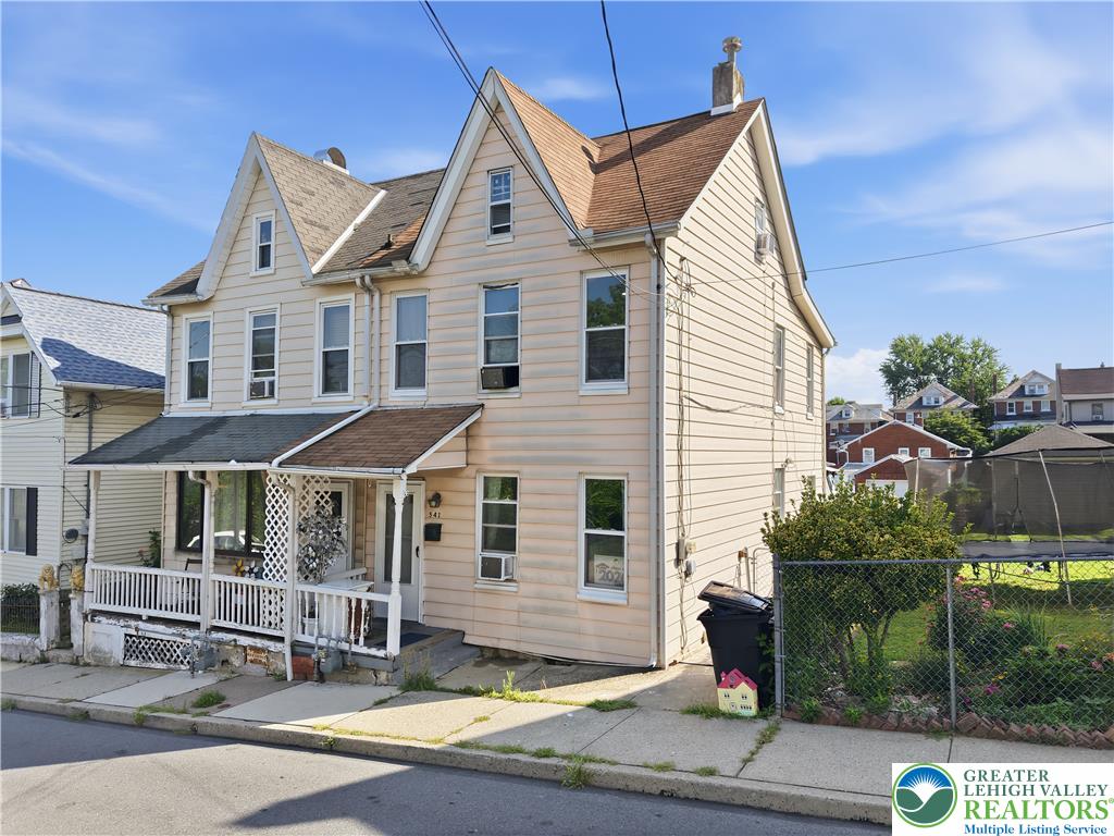 541 S Benner Avenue Property Photo 1