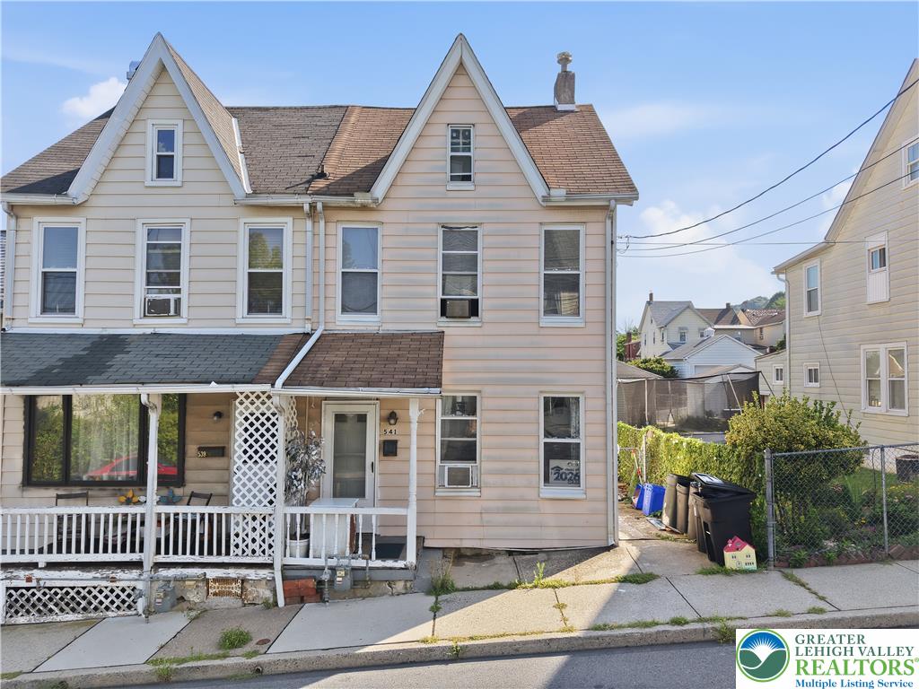 541 S Benner Avenue Property Photo 2
