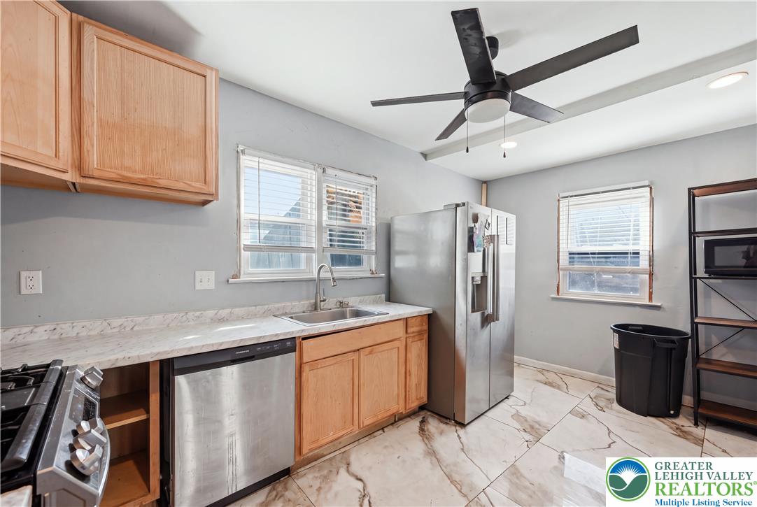 541 S Benner Avenue Property Photo 13