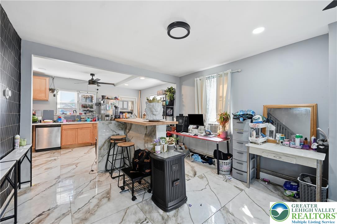 541 S Benner Avenue Property Photo 15