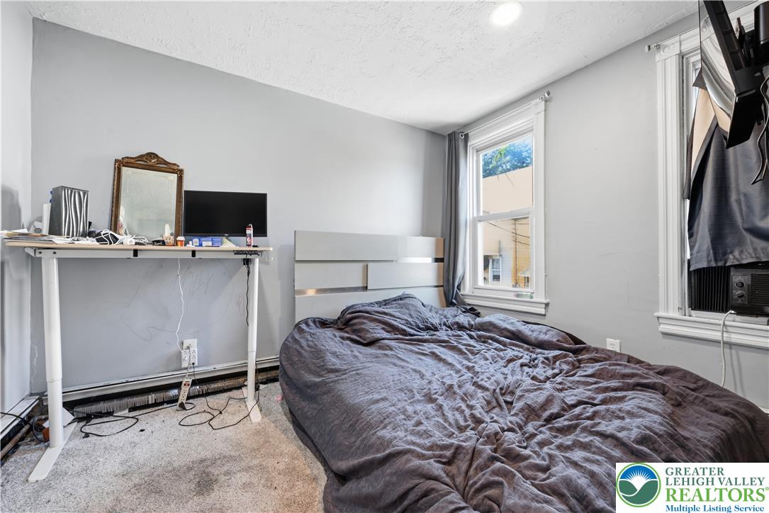 541 S Benner Avenue Property Photo 17