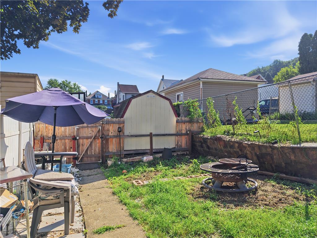 541 S Benner Avenue Property Photo 25