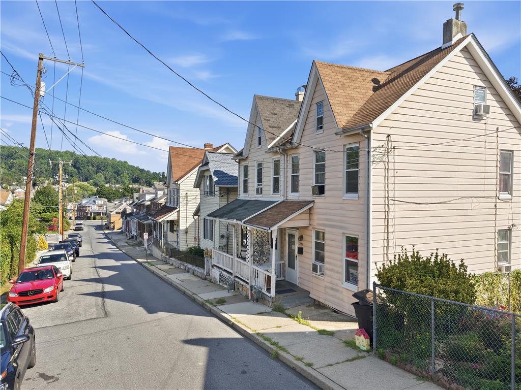 541 S Benner Avenue Property Photo 28