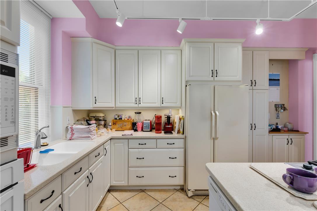 131 East Wall Street Property Photo 14