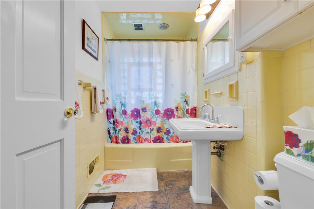 131 East Wall Street Property Photo 17
