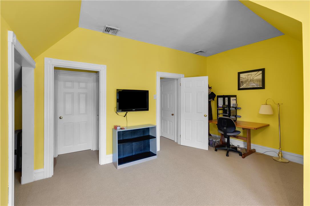131 East Wall Street Property Photo 31
