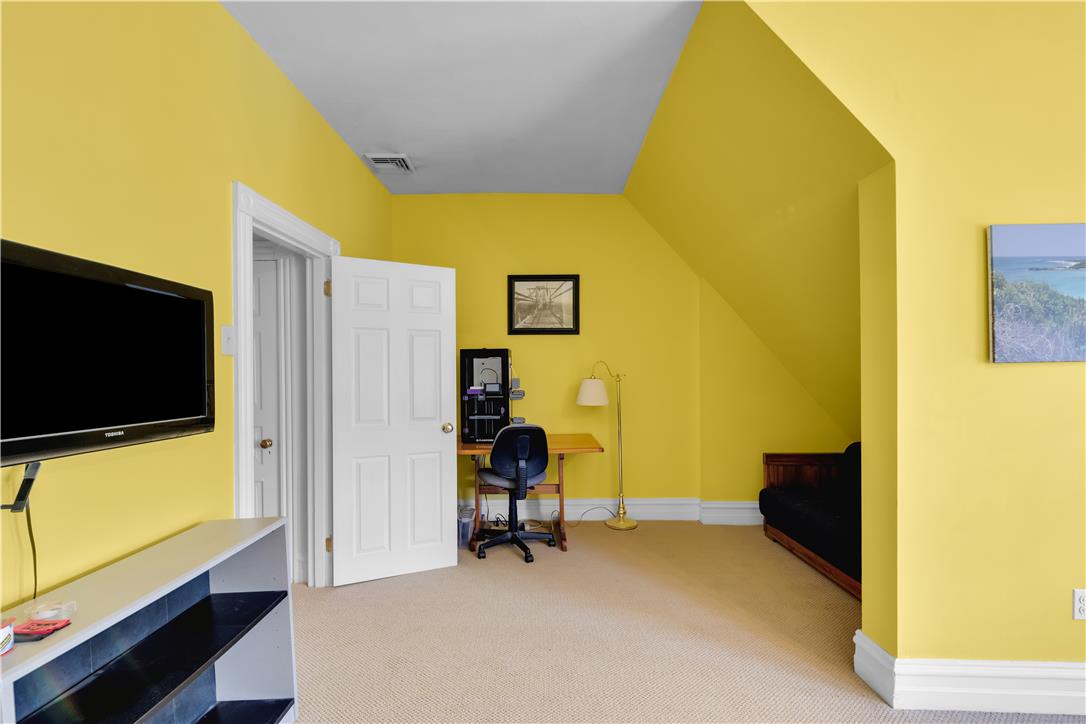 131 East Wall Street Property Photo 32