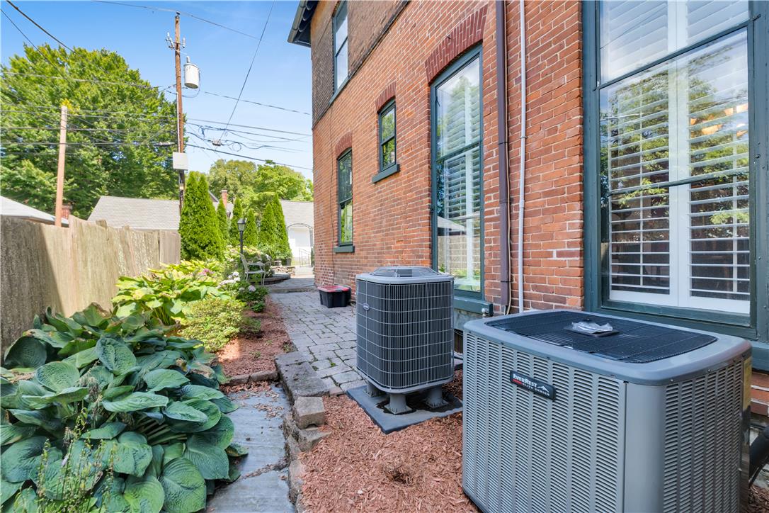 131 East Wall Street Property Photo 36