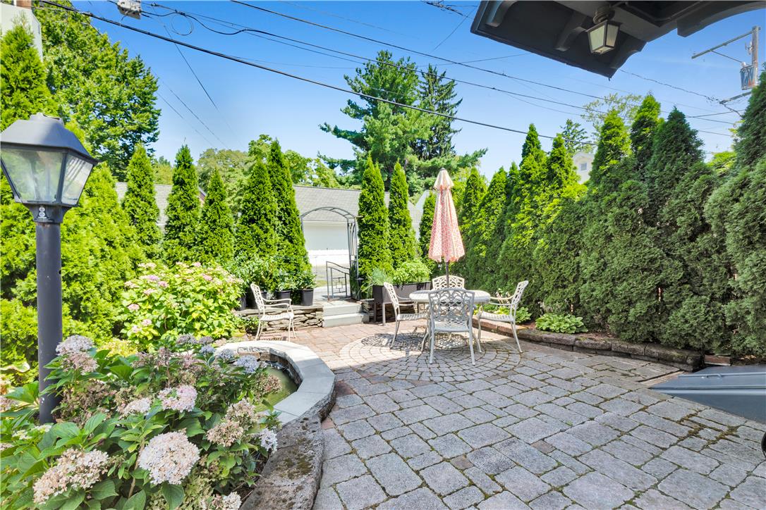 131 East Wall Street Property Photo 37