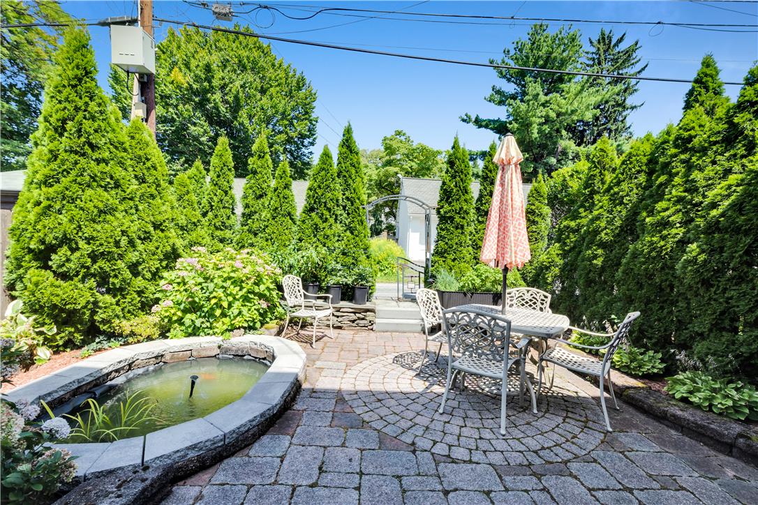 131 East Wall Street Property Photo 39