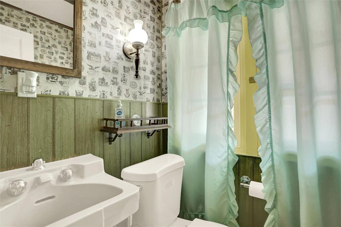 1806 West Chew Street Property Photo 12