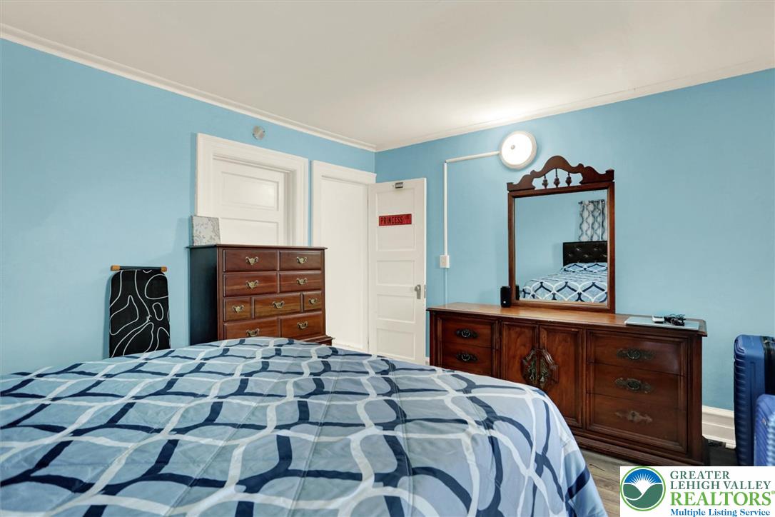 1806 West Chew Street Property Photo 23