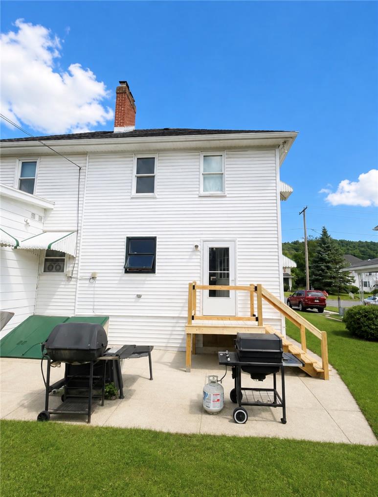 113 West Bertsch Street Property Photo 4