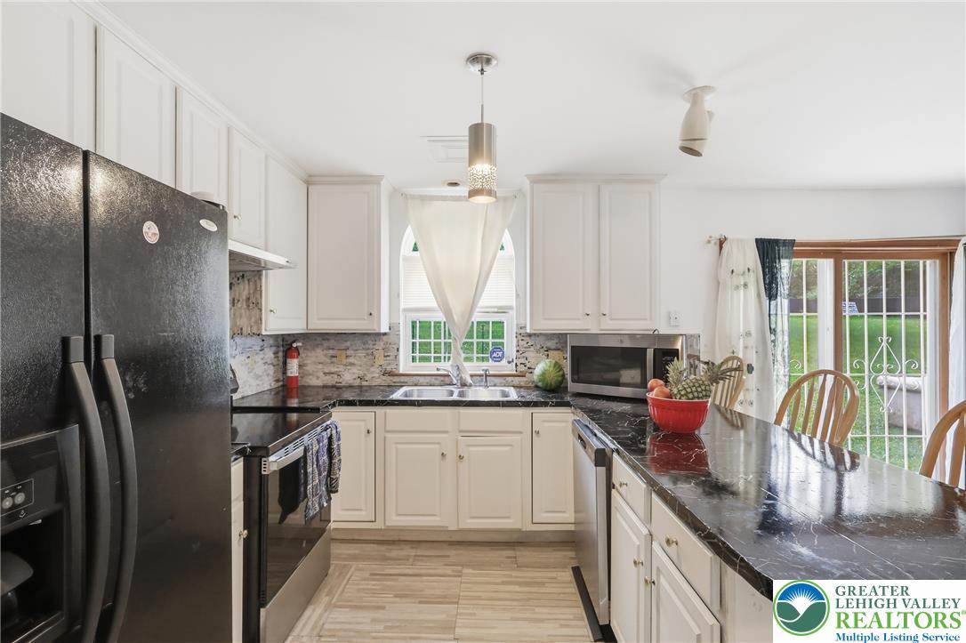 222 Martha Lane Property Photo 7