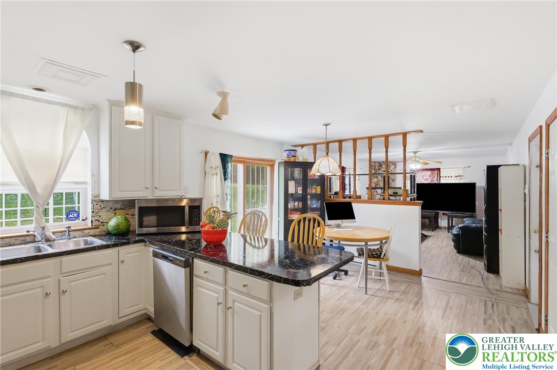 222 Martha Lane Property Photo 8