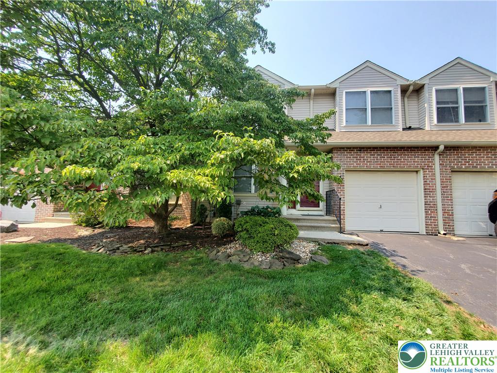 324 Surrey Place 324