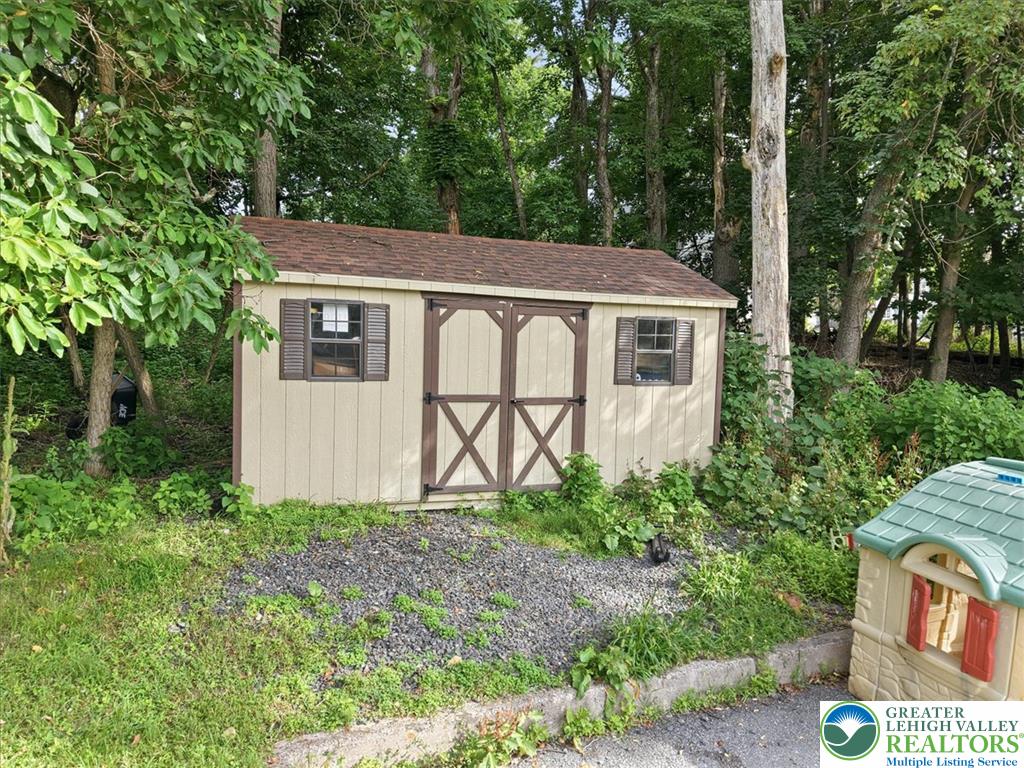 1398 Pocono Boulevard Property Photo 5