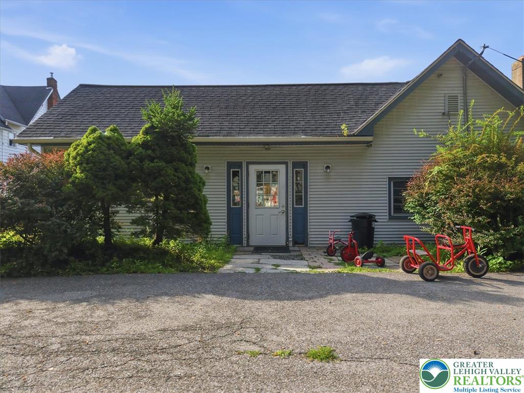 1398 Pocono Boulevard Property Photo 6