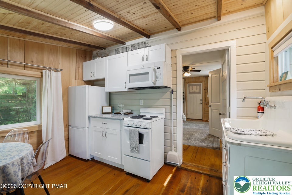 221 John Street Property Photo 3