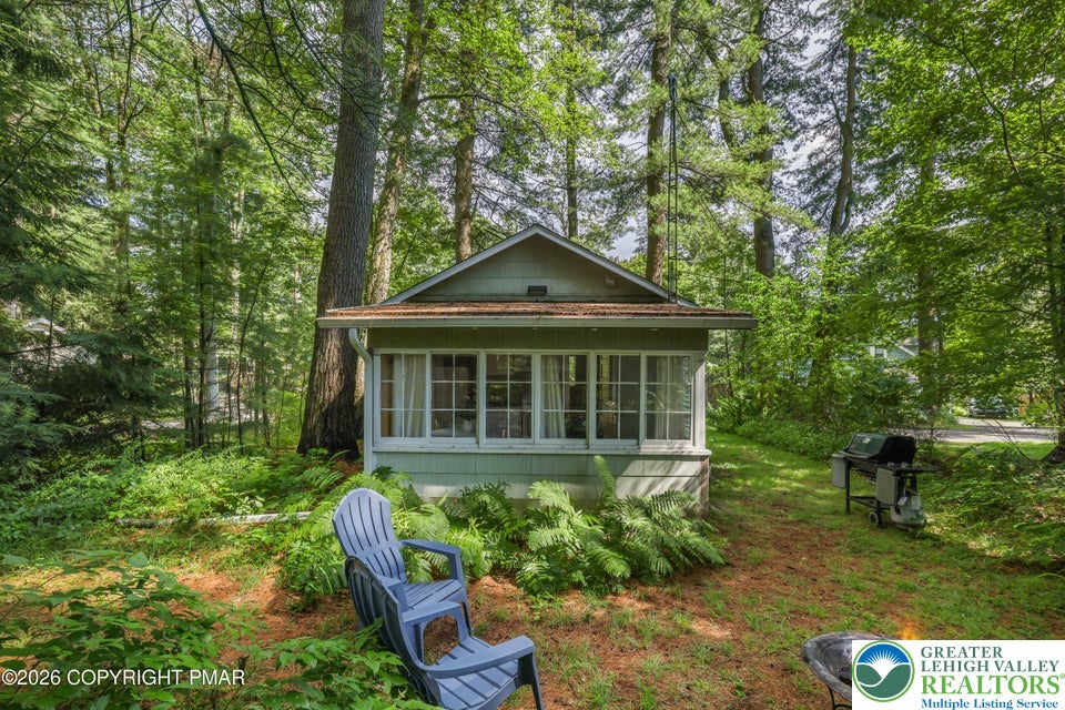 221 John Street Property Photo 4