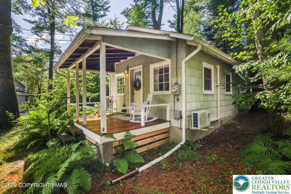 221 John Street Property Photo 6