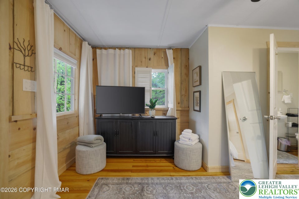 221 John Street Property Photo 11
