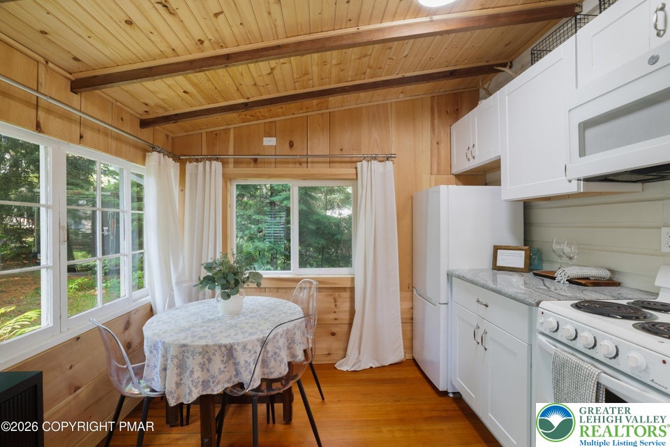 221 John Street Property Photo 14
