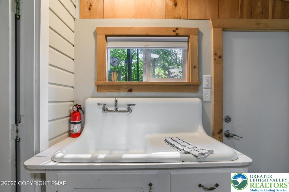 221 John Street Property Photo 16